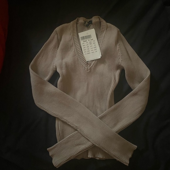 Brandy Melville Sweaters - Brandy Melville Brown Sweater